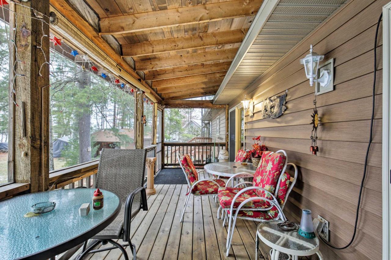 Lakefront Family Getaway With Private Deck And Dock! Conover Eksteriør billede