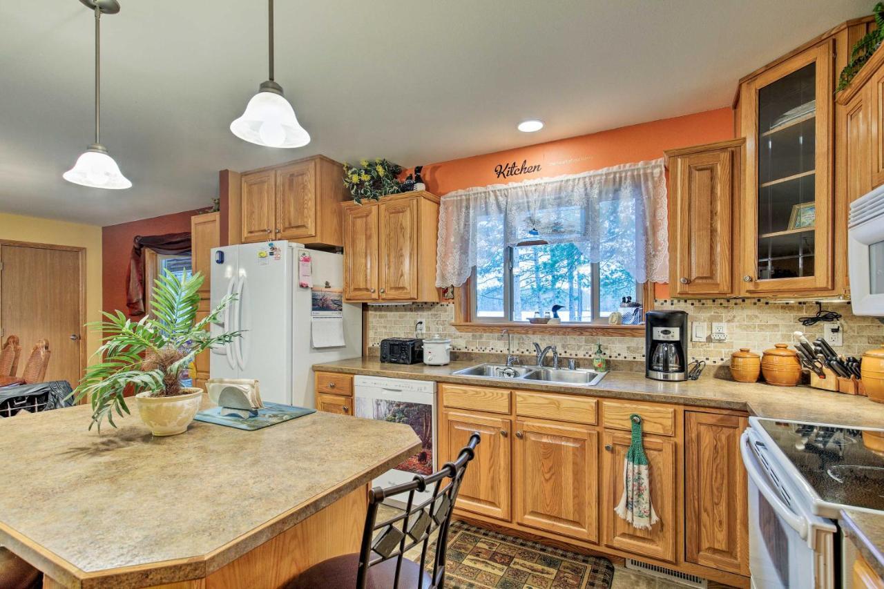 Lakefront Family Getaway With Private Deck And Dock! Conover Eksteriør billede